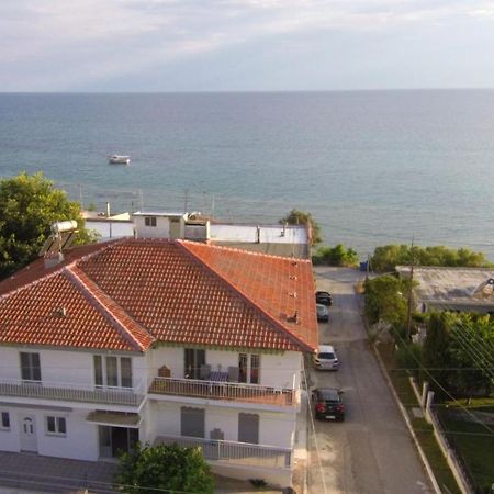 Seaside Apartments Nea Iraklia Buitenkant foto