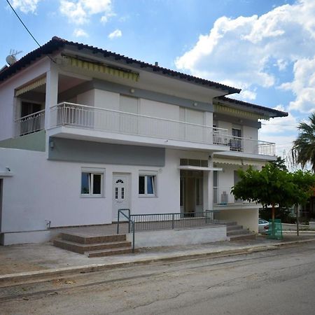 Seaside Apartments Nea Iraklia Buitenkant foto