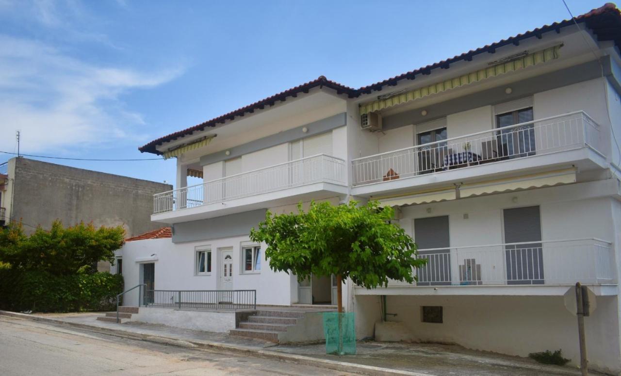 Seaside Apartments Nea Iraklia Buitenkant foto