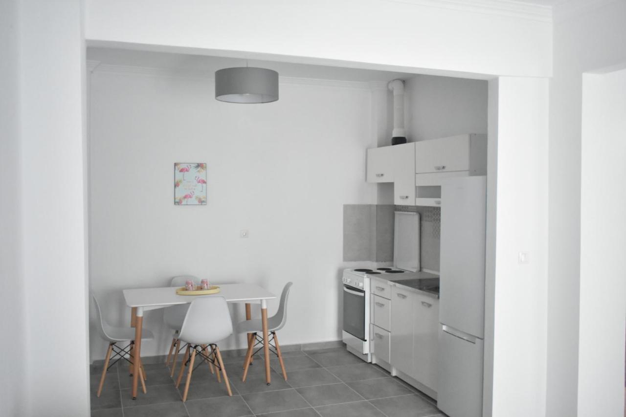 Seaside Apartments Nea Iraklia Buitenkant foto