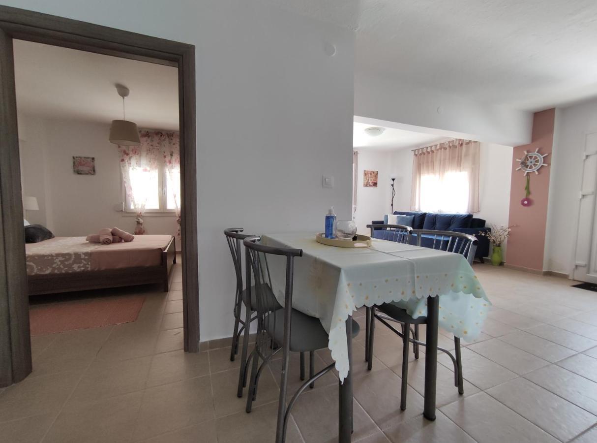 Seaside Apartments Nea Iraklia Buitenkant foto