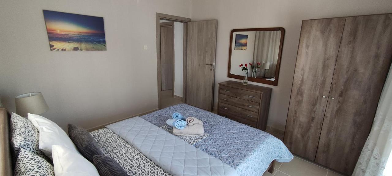 Seaside Apartments Nea Iraklia Buitenkant foto