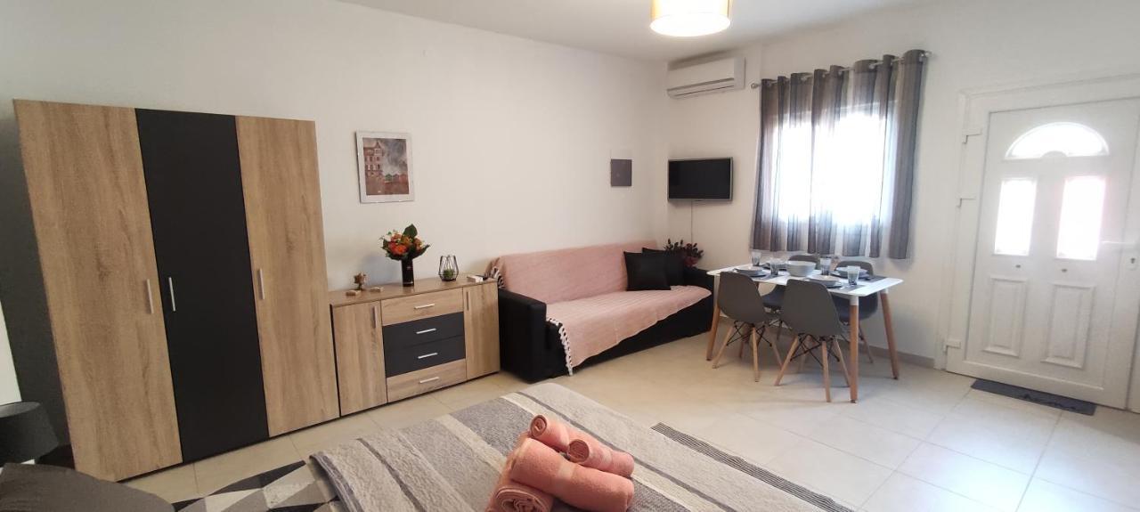 Seaside Apartments Nea Iraklia Buitenkant foto