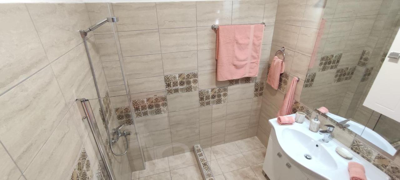 Seaside Apartments Nea Iraklia Buitenkant foto